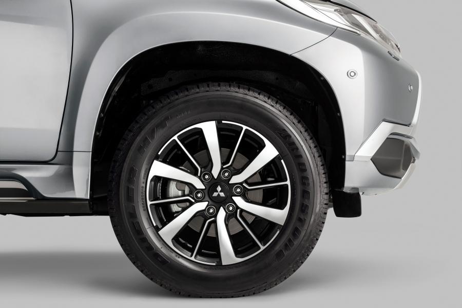 Колеса Mitsubishi Pajero Sport Exceed 2015 года  (AU) (фото 17 из 40)